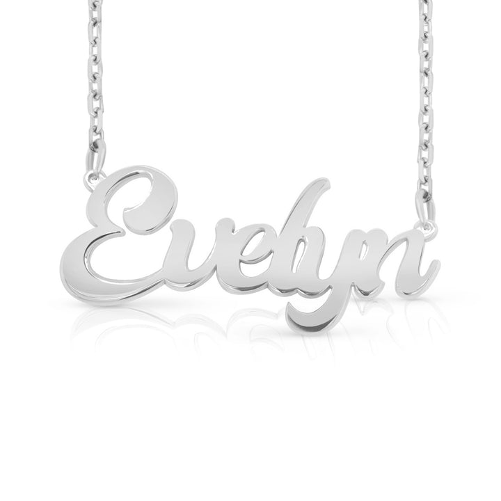 A sample of the nameplate with the name Evelyn in White Gold