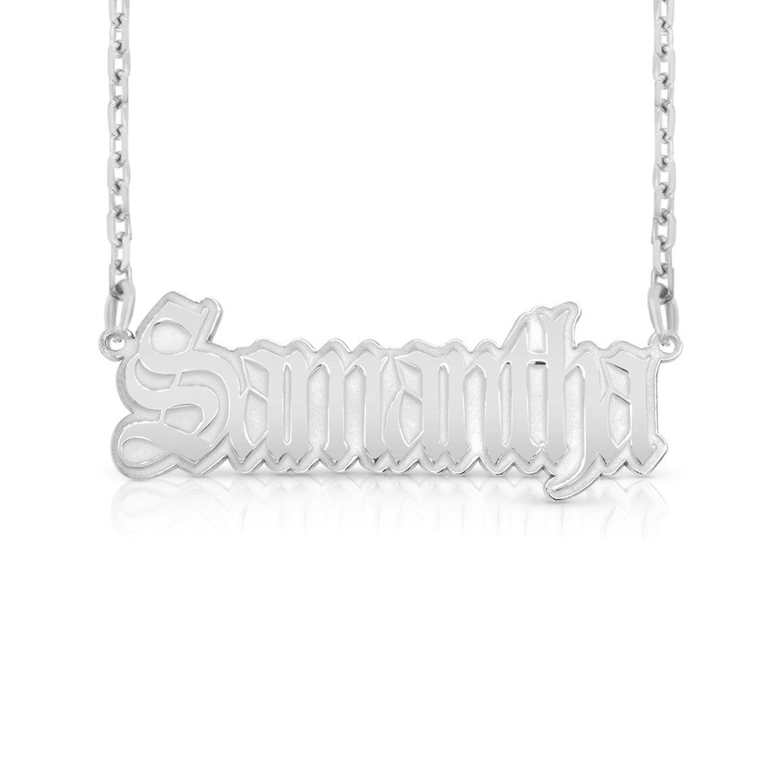 A sample of the nameplate with the name Samantha in White Gold