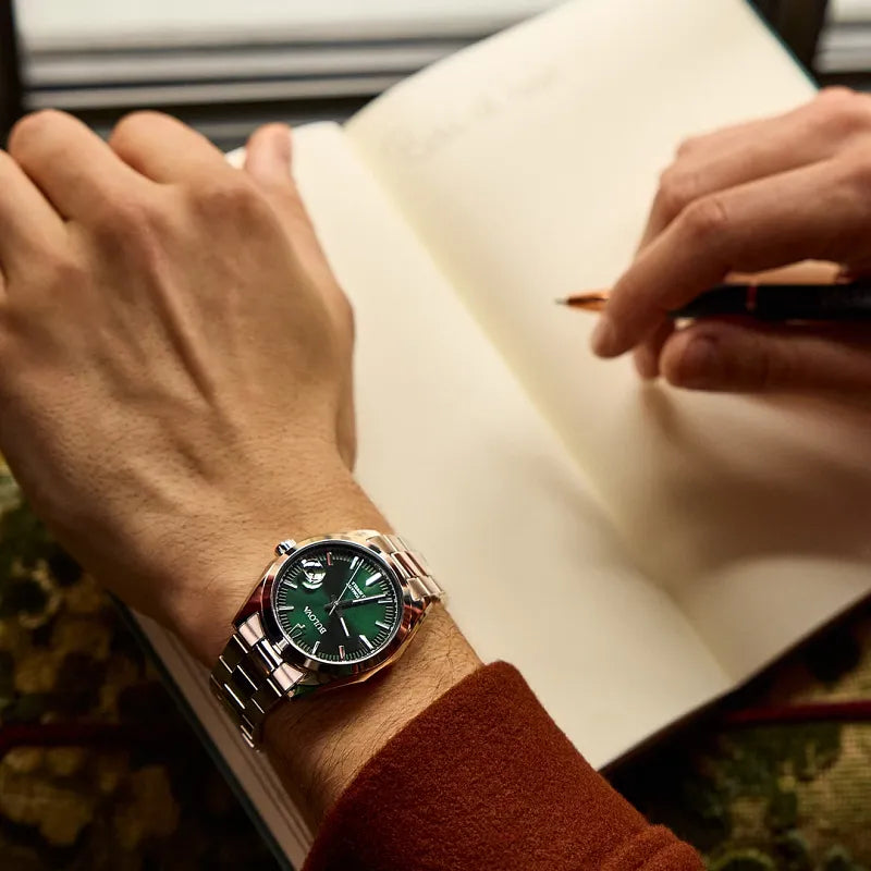 Bulova Surveyor 96B429 watch — clasp detail