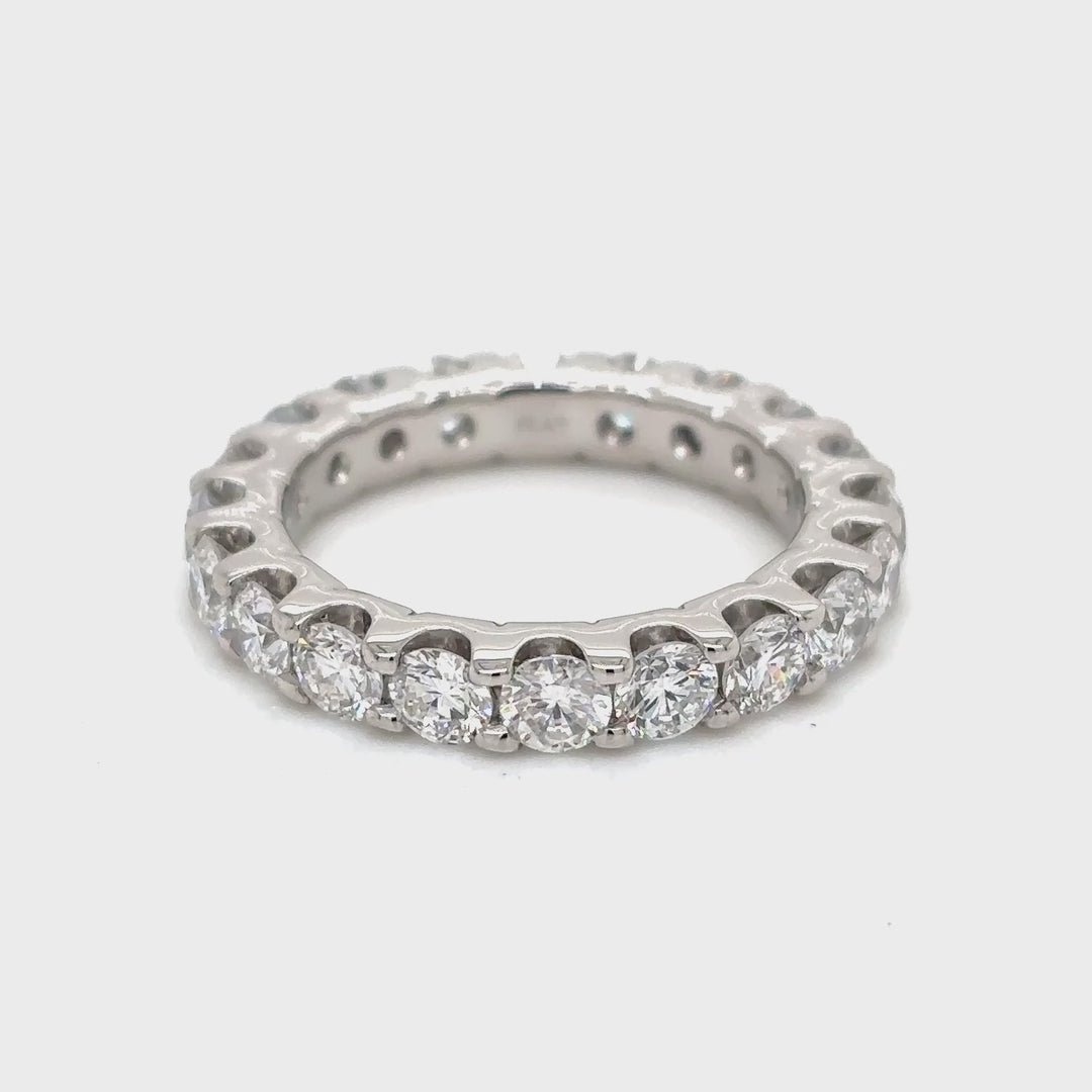 Rotating video of the platinum 3ct lab grown diamond eternity band at AJ's Jewelry in Queens, NY