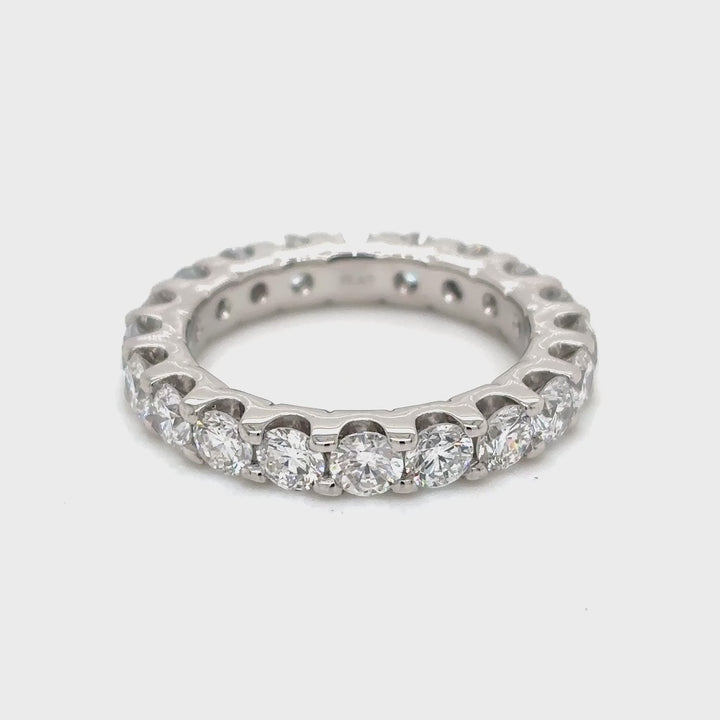 Rotating video of the platinum 3ct lab grown diamond eternity band at AJ's Jewelry in Queens, NY