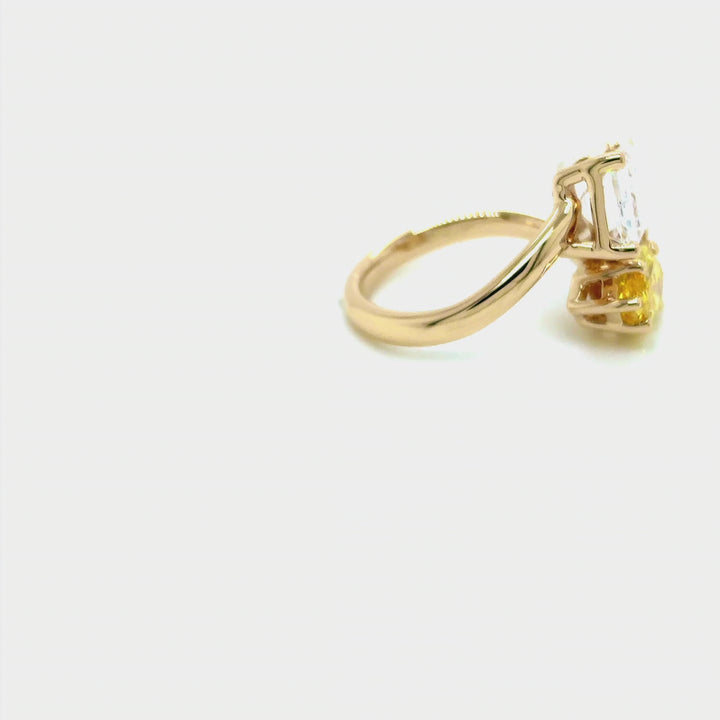 Rotating video of the 14 Karat Gold toi et moi lab grown diamond engagement ring at AJ's Jewelry in Queens, NY
